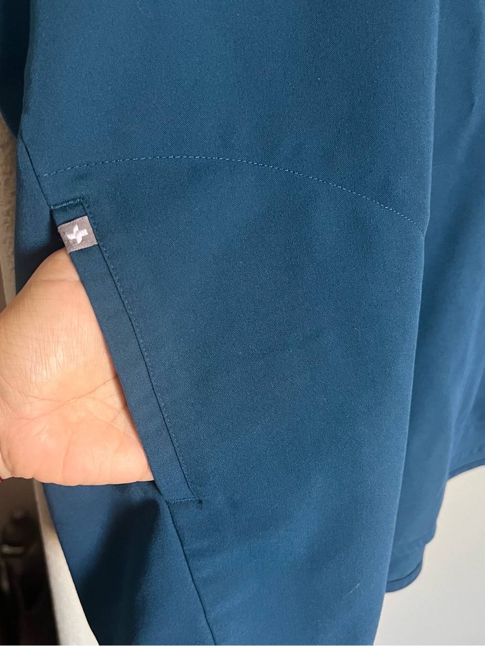 FIGS Oversized Scrub Top in Navy Blue - Picture 3 of 9